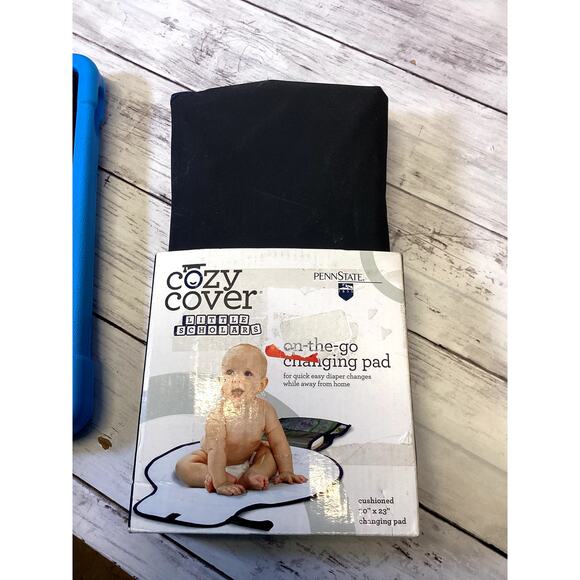 ~Penn State Cozy Cover on-the-go Changing Pad Cushioned 20" x 23" with Pockets - Picture 1 of 1